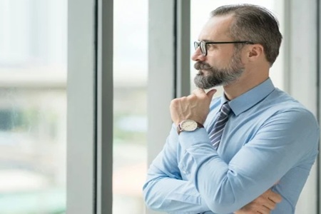 Syndrome de l’imposteur du manager : pourquoi il apparaît à la prise de poste ?