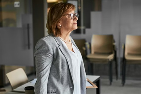 Différence manager leader : ce qui change vraiment après une prise de poste